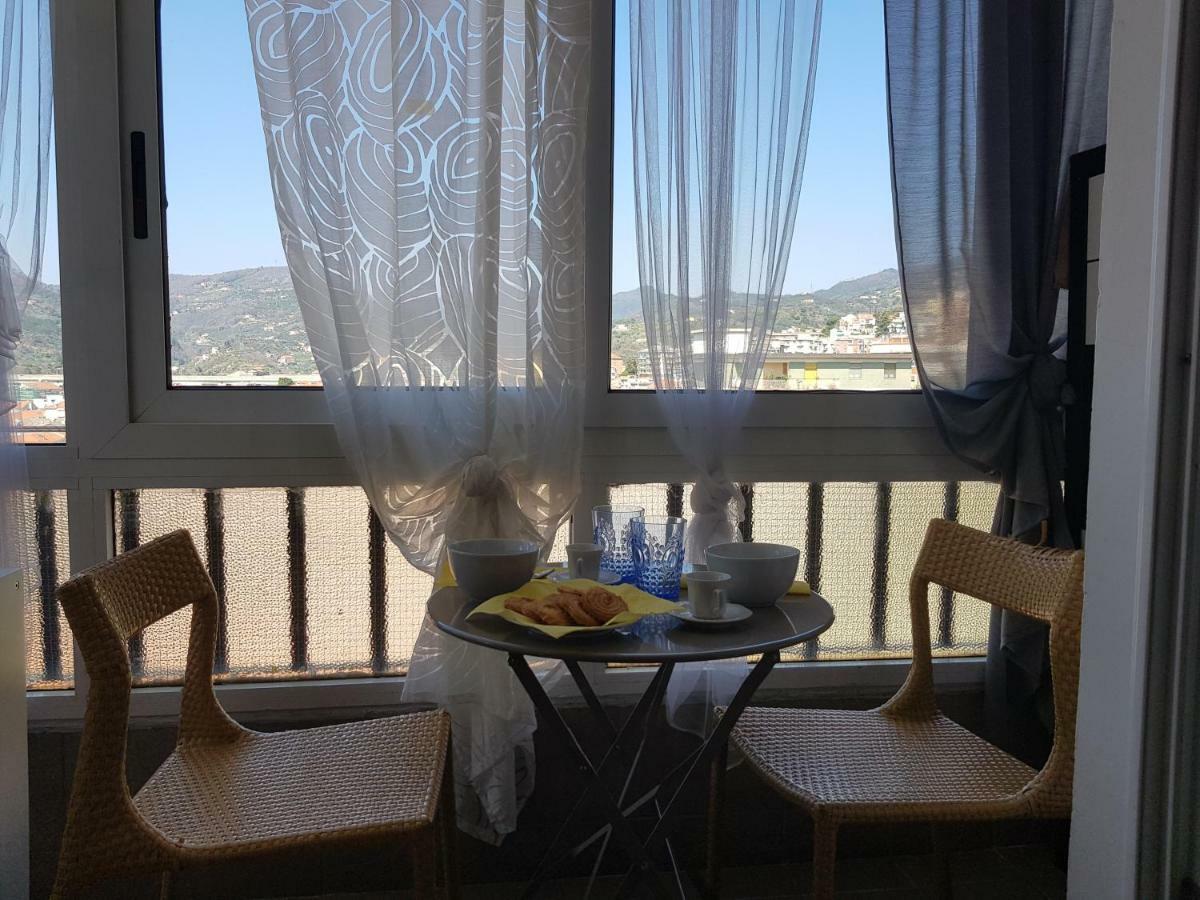 Apartamento Romantica Fuga Con Vista Panoramica Sulla Citta Di Savona Exterior foto